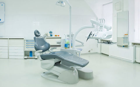 Рейтинг клиник для проведения имплантации зубов